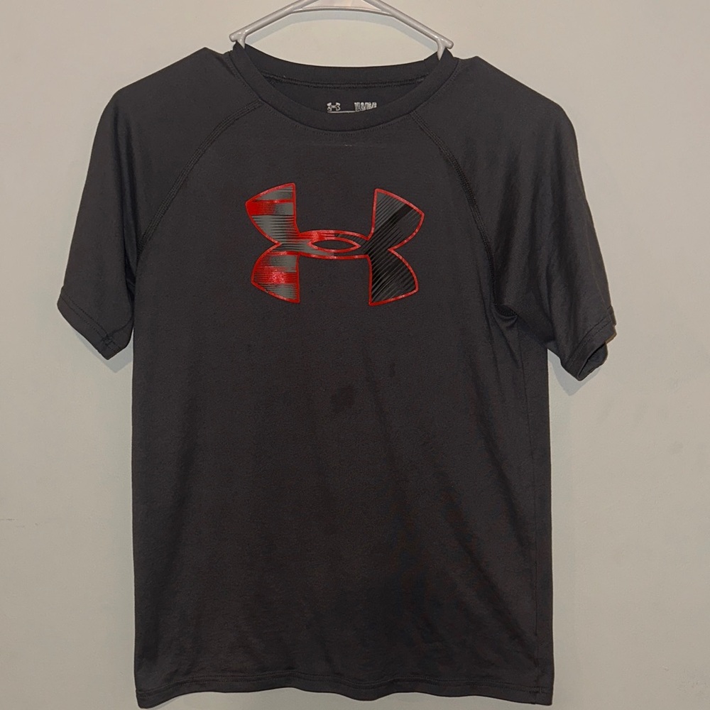 Under Armour Men's Dark Gray and Red Short Sleeve Tee